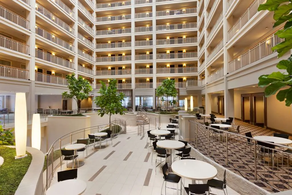 Embassy Suites by Hilton Chicago Downtown River North