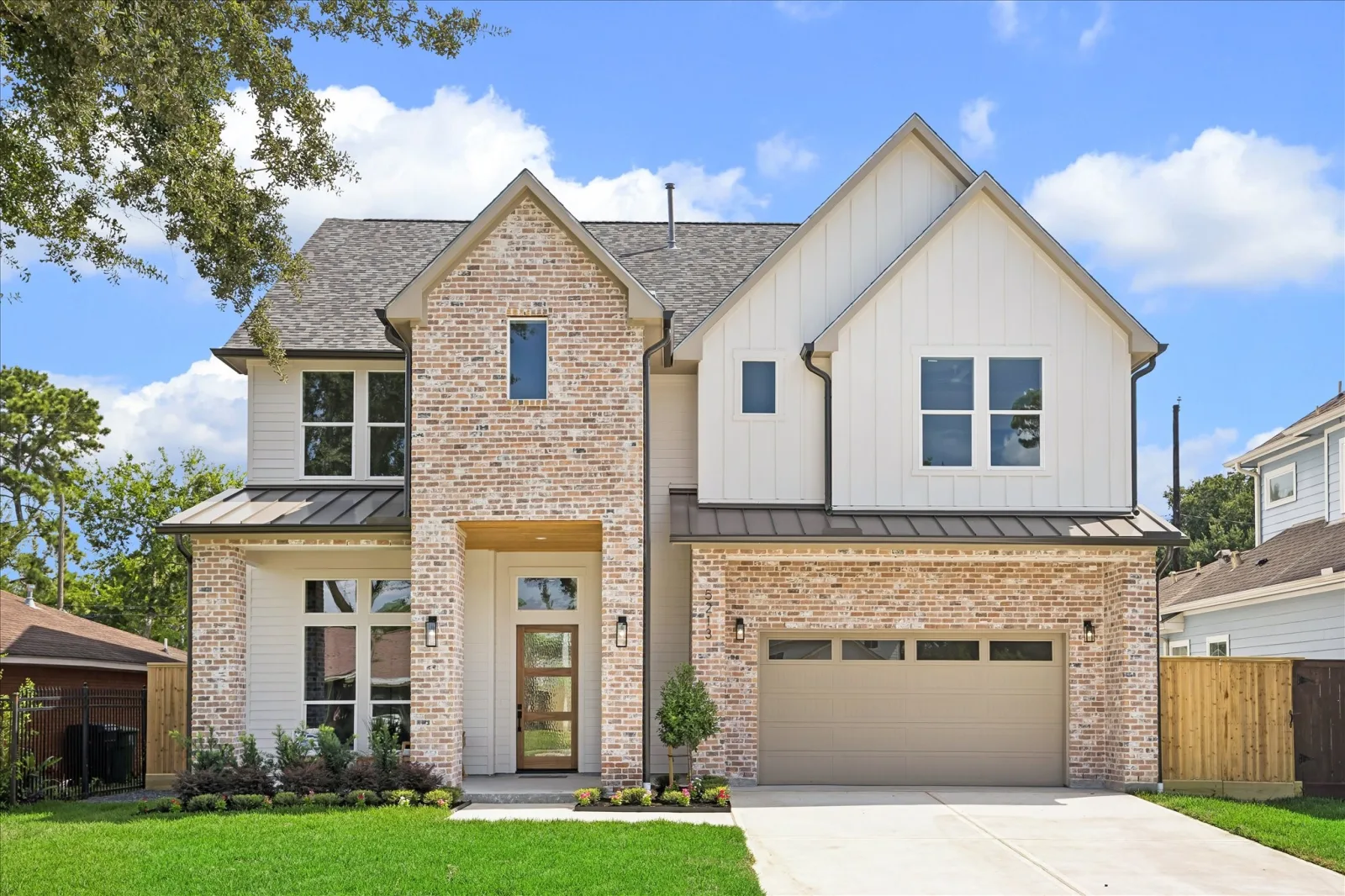 The Moore Real Estate Group in Houston, Texas - Cyndi Moore & Chris Moore