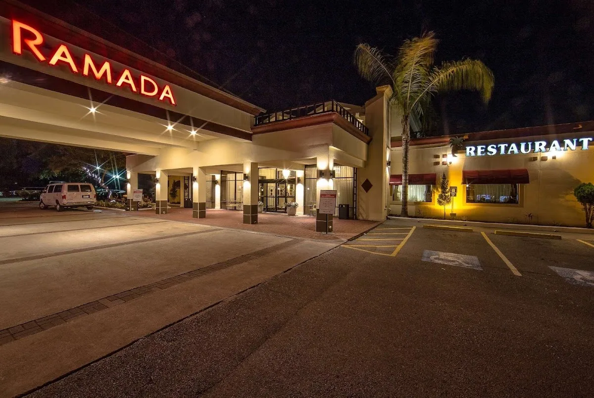Ramada by Wyndham Houston Intercontinental Airport East photo 4