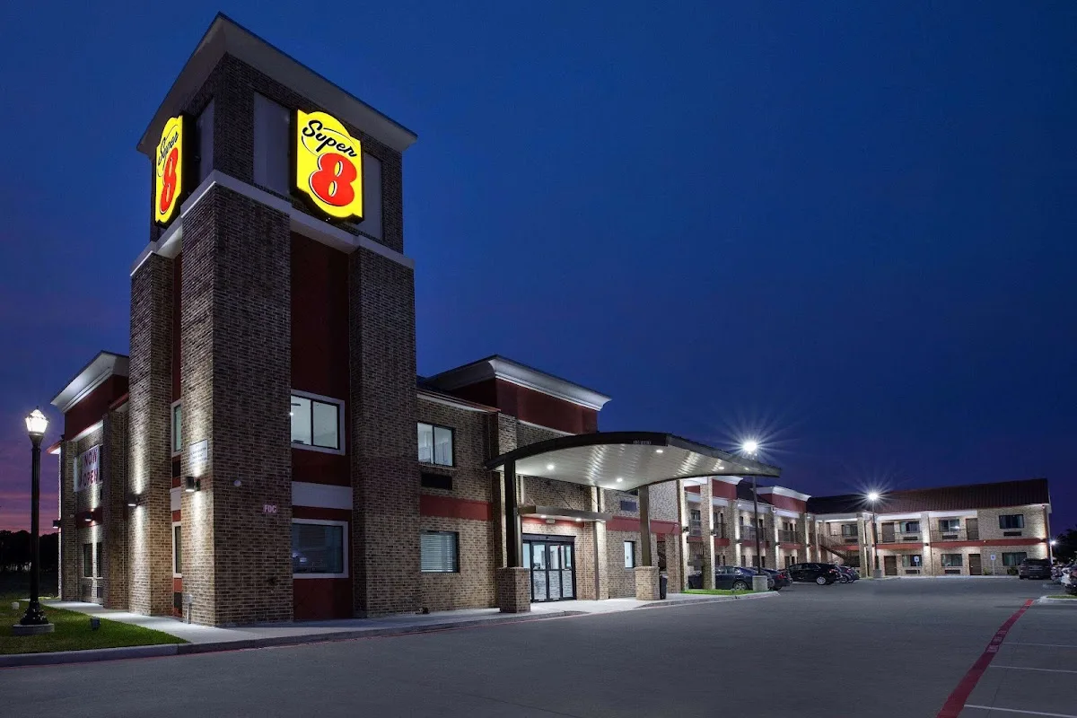 Super 8 by Wyndham Humble/Fallcreek/Houston photo 3