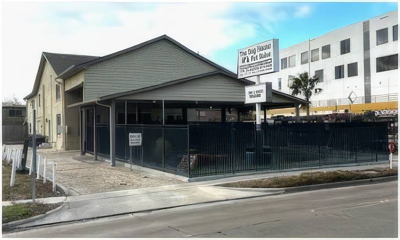 The Dog House Pet Salon - Galleria
