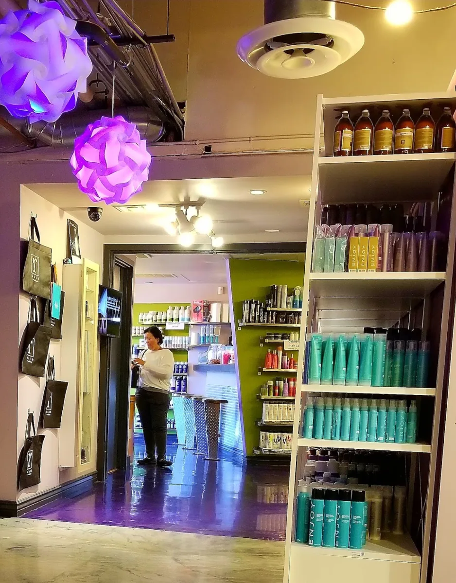 r Salon