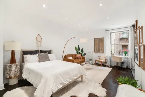 NYC Residential Real Estate Agent Gavin Hammon at Compass photo 10