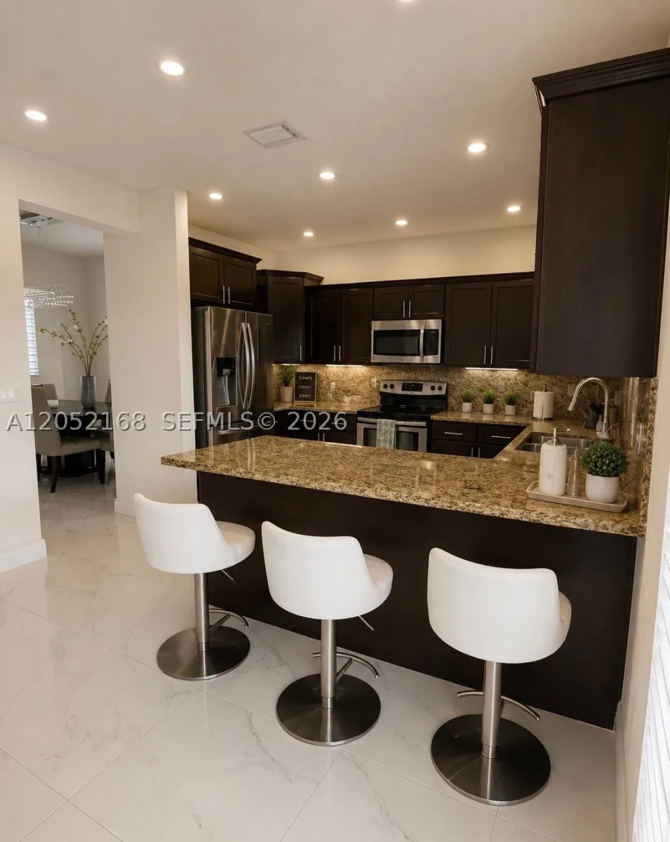 Mayell Real Estate photo 4