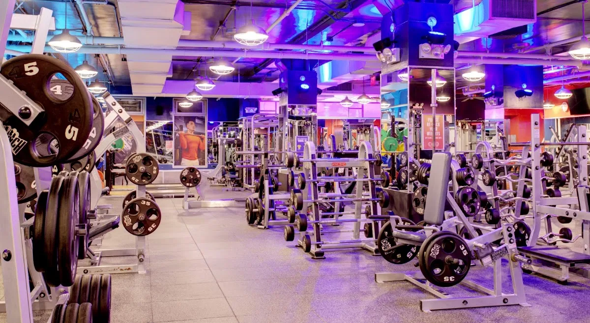 Crunch Fitness - 54th Street photo 2