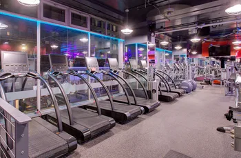 Crunch Fitness - 54th Street photo 6