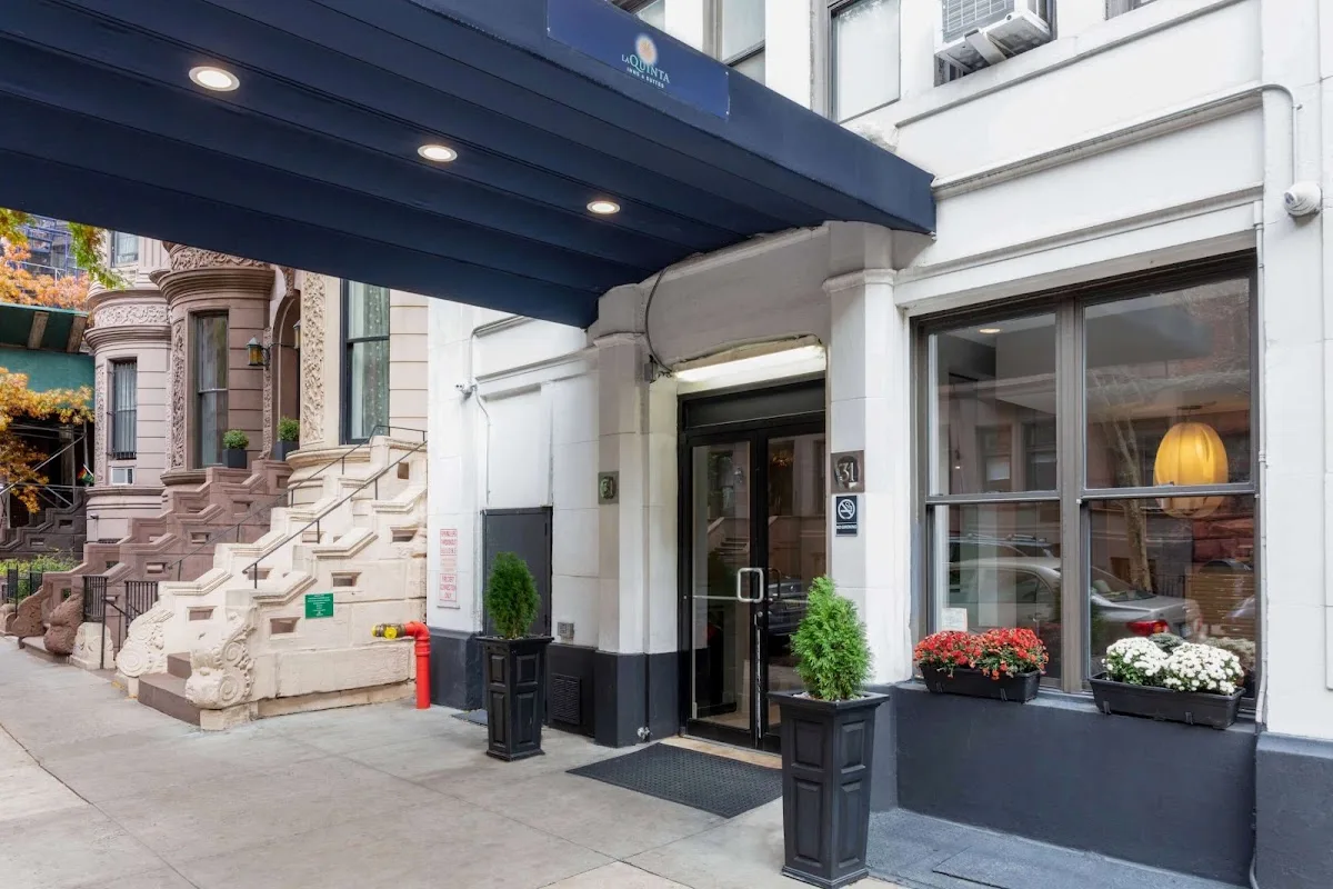 La Quinta Inn & Suites by Wyndham New York City Central Park photo 3