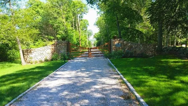 Larlham Landscape Construction Co Inc