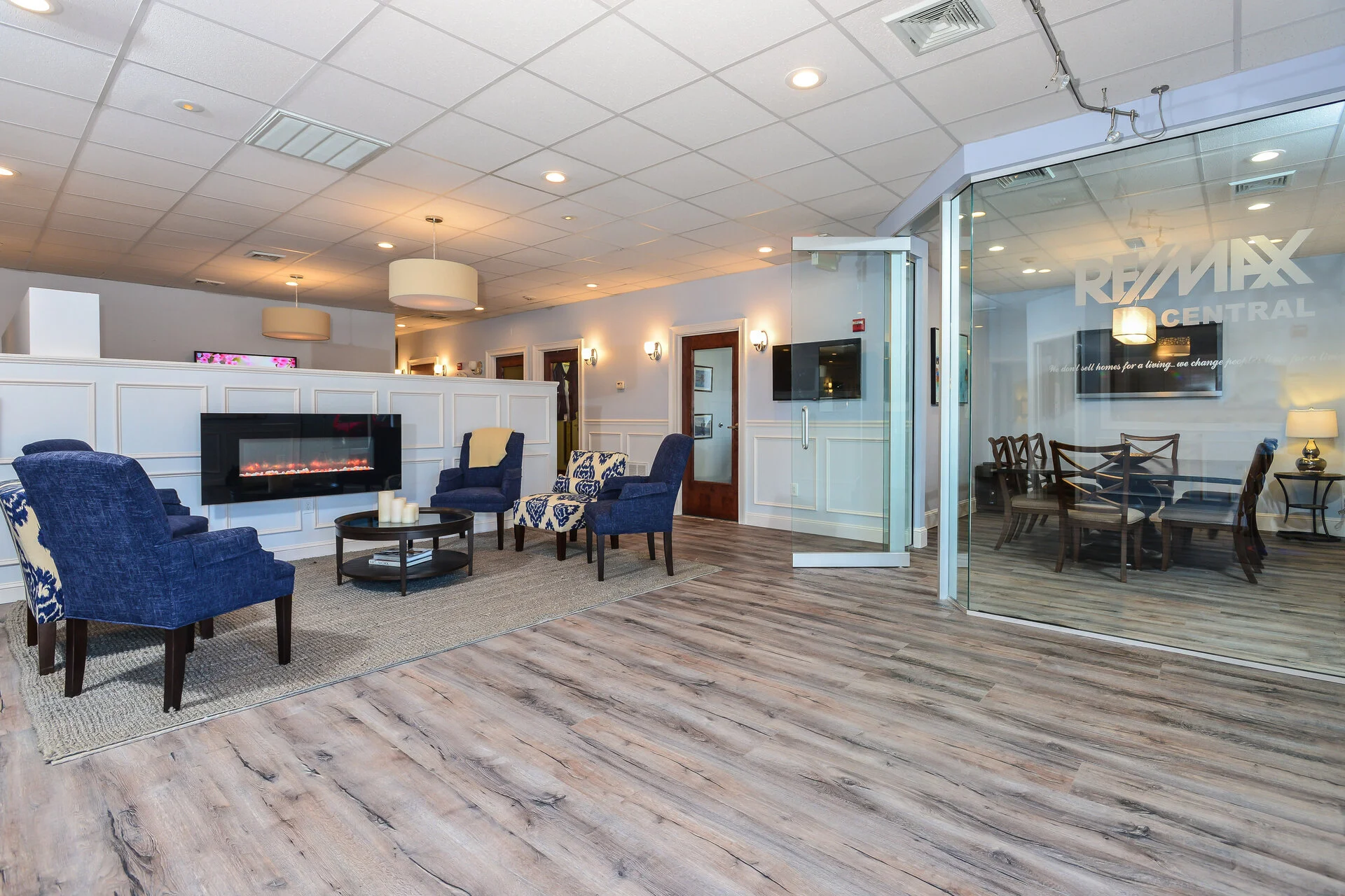 REMAX Real Estate Center photo 3