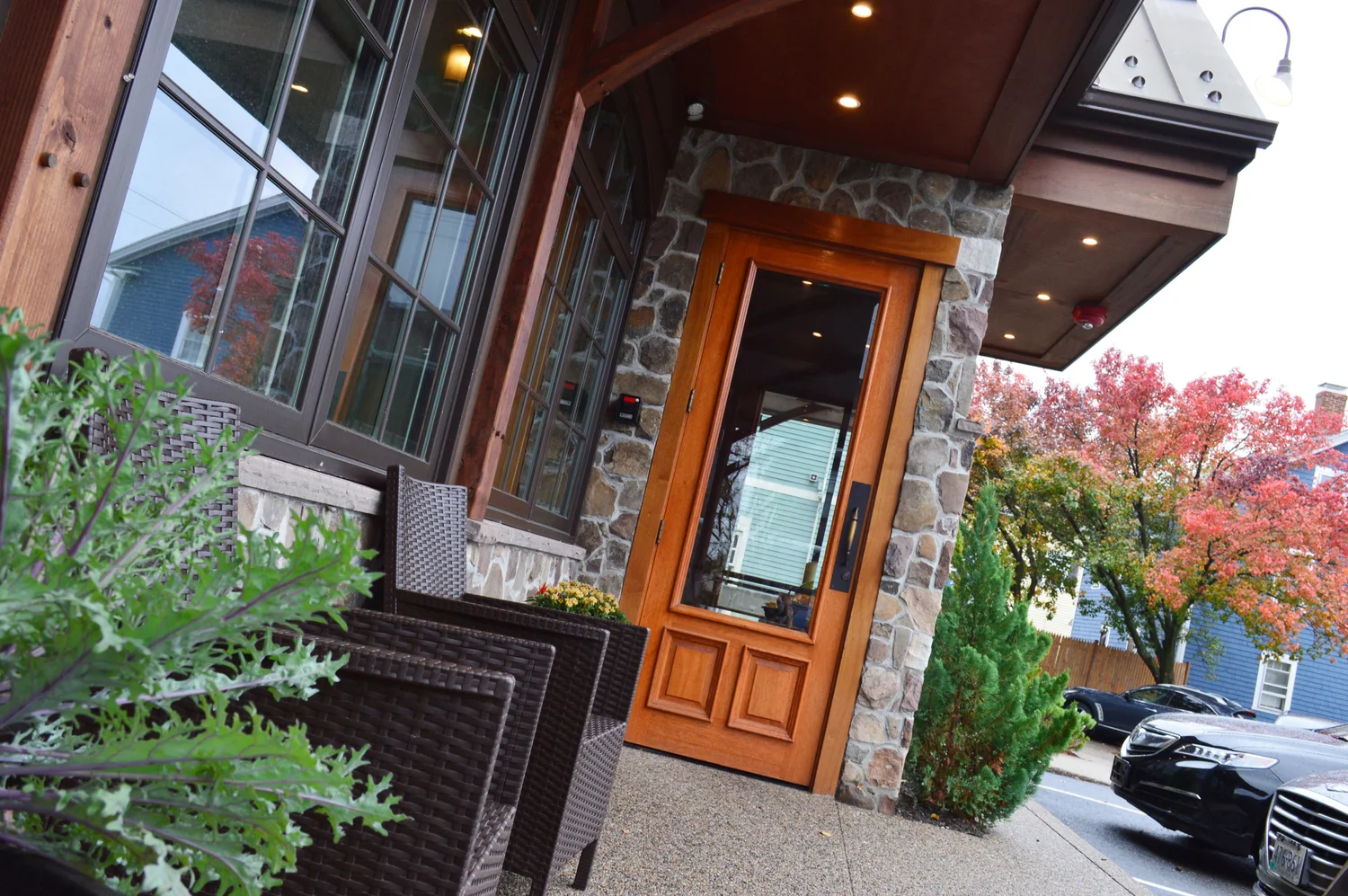 Hill & Harbor Cigar Lounge