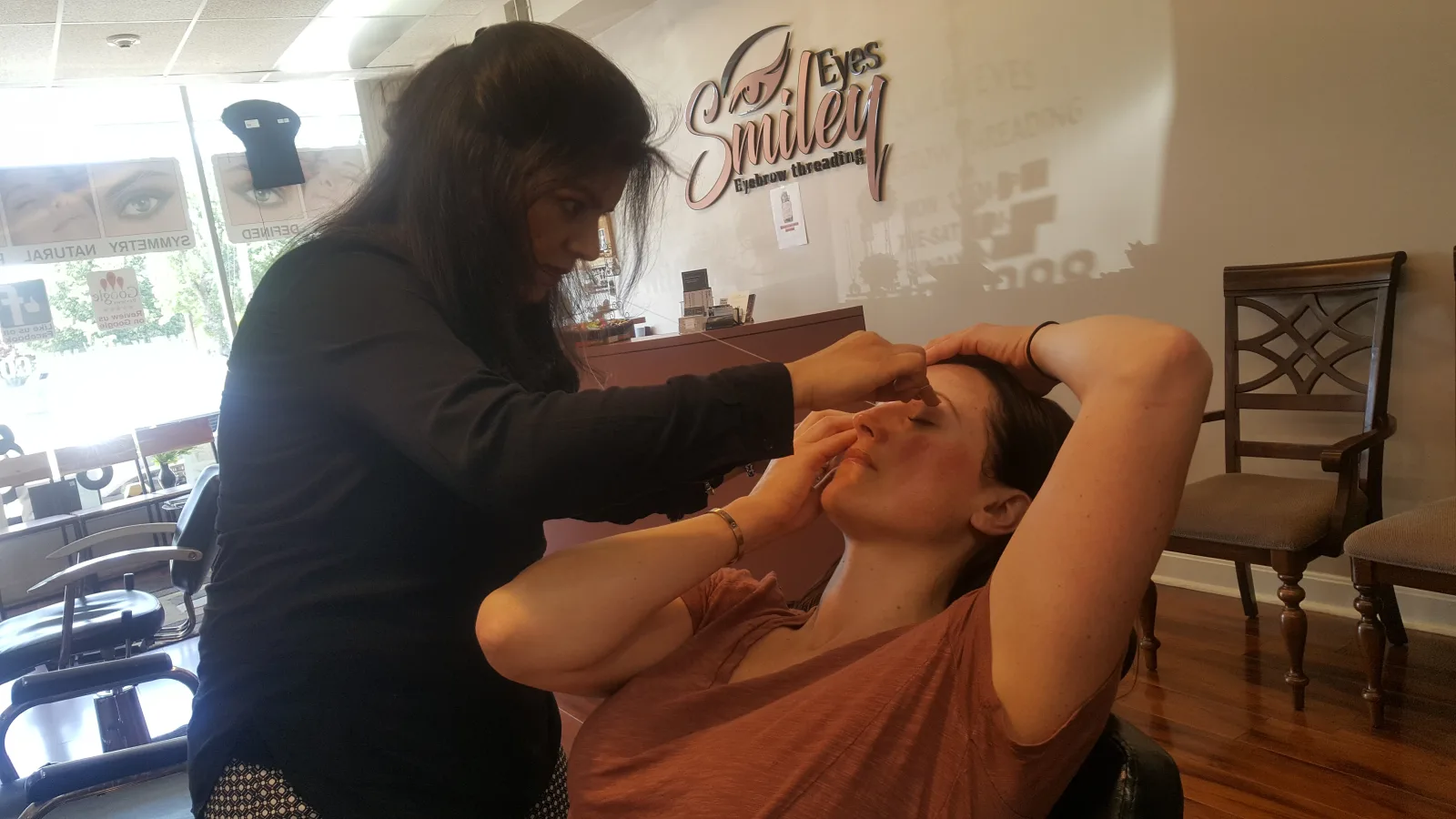 Smiley Eyes Eyebrow Threading