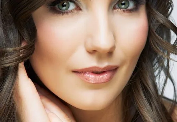 Smiley Eyes Eyebrow Threading photo 5