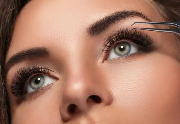 Smiley Eyes Eyebrow Threading photo 6