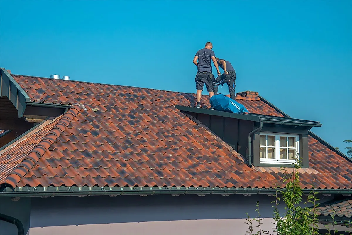LARA'S ROOF