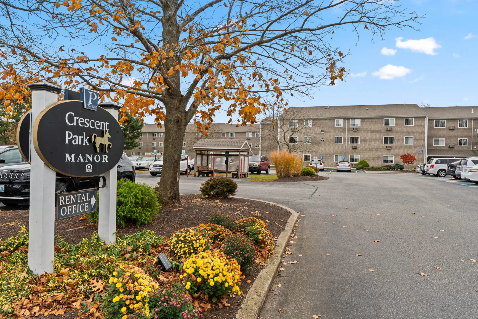 Crescent Park Manor photo 2