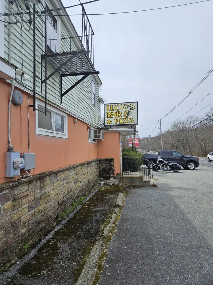 Lucky's Bar & Pizza photo 6