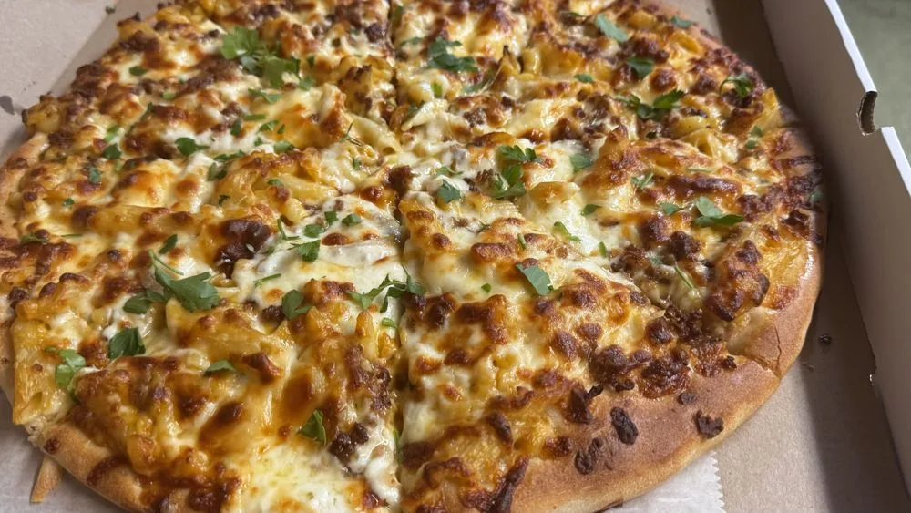 Lucky's Bar & Pizza photo 2