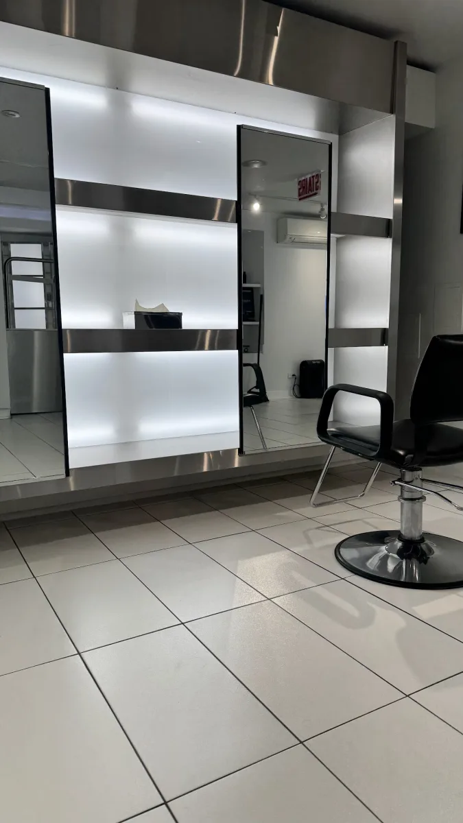 Maxine Salon